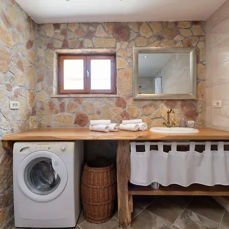 Zaria By Briskva فيلة