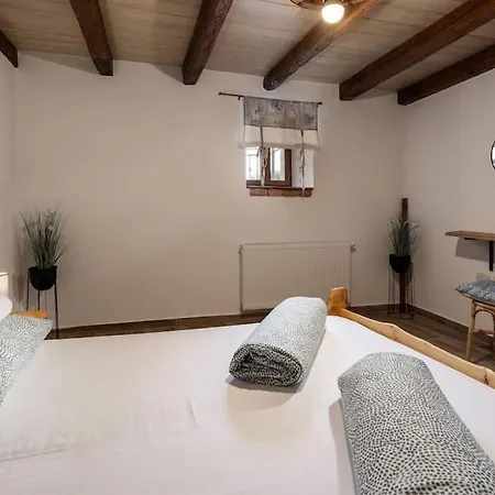 Zaria By Briskva فيلة *