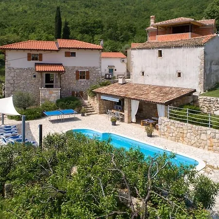 Zaria By Briskva فيلة