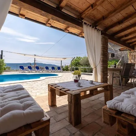 Zaria By Briskva فيلة