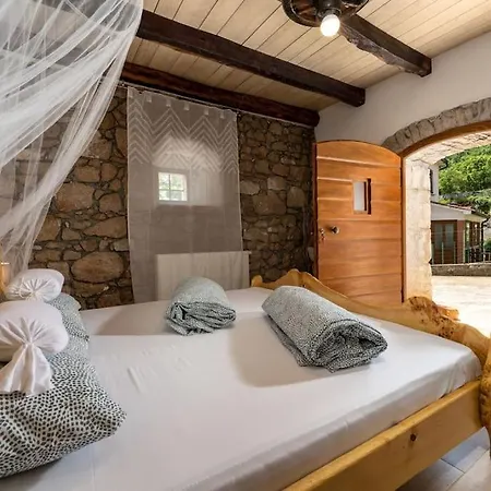 Zaria By Briskva فيلة