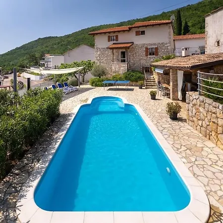 Zaria By Briskva فيلة